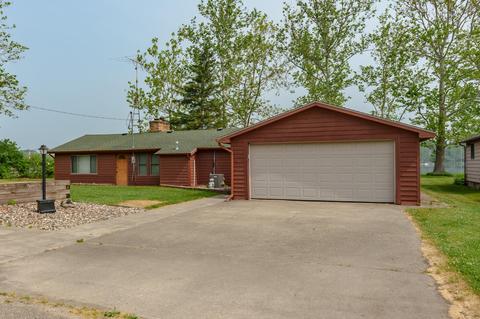 46652 Woodland Dr, Bangor, MI 49013