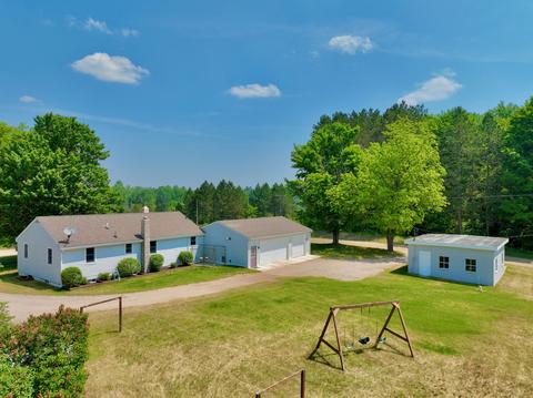 21 W 46 Rd, Cadillac, MI 49601