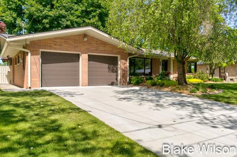 1635 W Kentview Dr NE, Grand Rapids, MI 49505
