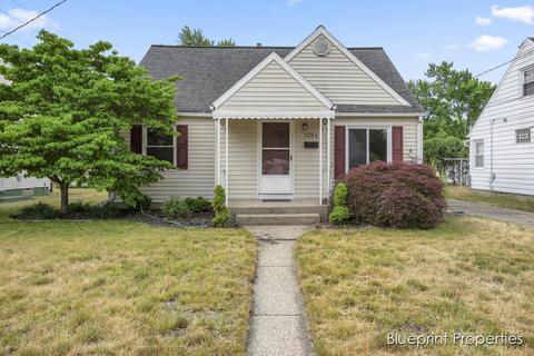 1354 Northlawn St NE, Grand Rapids, MI 49505