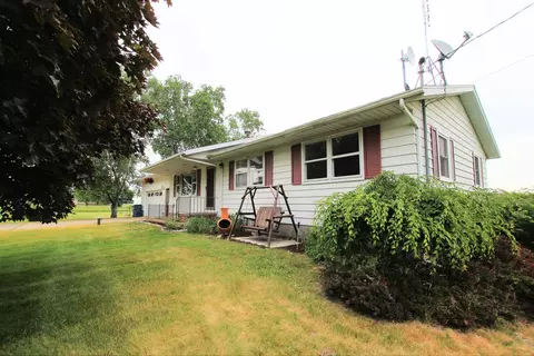 6476 S Maple Island Rd, Fremont, MI 49412