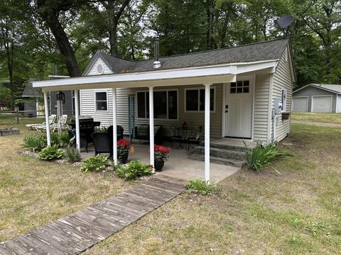 2421 W Wolf Lake Blvd, Baldwin, MI 49304