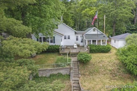 8500 Brower Lake Dr NE, Rockford, MI 49341