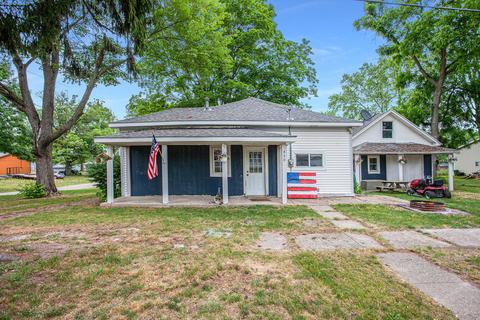 430 Belding St, Crystal, MI 48818