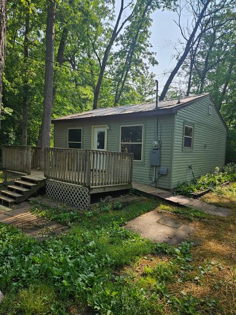 8750 Paw Paw Trl, Howard City, MI 49329