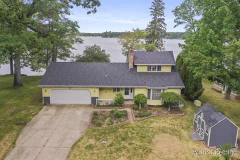 8861 Park Blvd, Newaygo, MI 49337