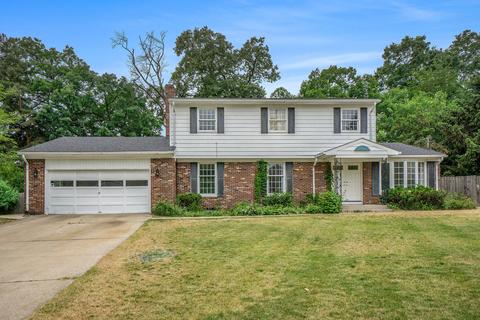 520 S Circlewood Dr, Portage, MI 49002