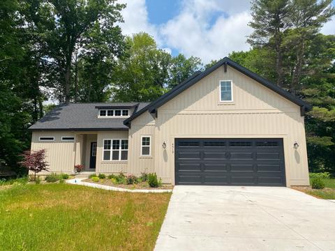 4519 Scenic Dr, Hamilton, MI 49419