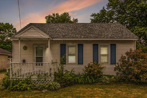 815 S Hooker Ave, Three Rivers, MI 49093 photo 2