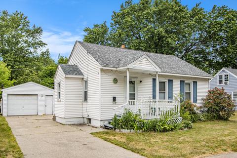 815 S Hooker Ave, Three Rivers, MI 49093
