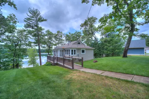 1287 W Crystal Lake Rd, Whitehall, MI 49461