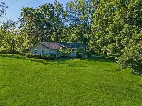 1340 S Manor Dr, St. Joseph, MI 49085