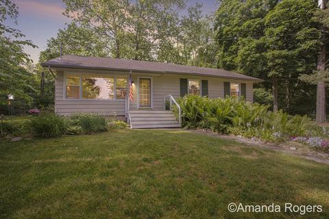 12630 Grand River Dr SE, Lowell, MI 49331