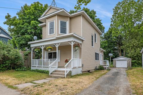 38 E Water St, Newaygo, MI 49337