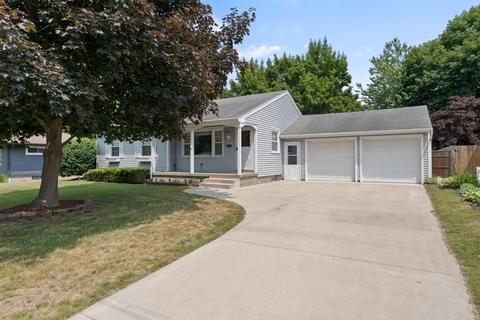 4148 Hillsdale Ave NE, Grand Rapids, MI 49525