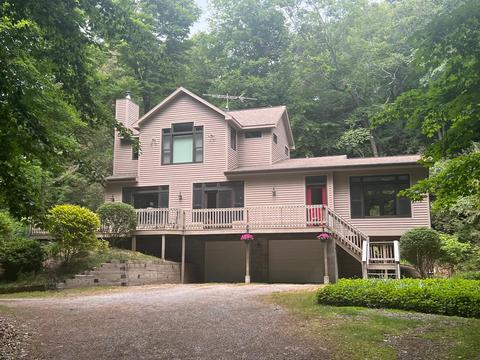 10304 Lost Valley Rd #10, Montague, MI 49437