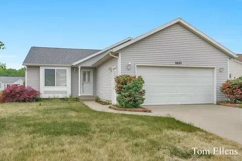 6645 Summer Shores Dr SE, Grand Rapids, MI 49548