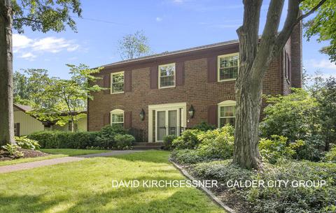636 Manhattan Rd SE, East Grand Rapids, MI 49506
