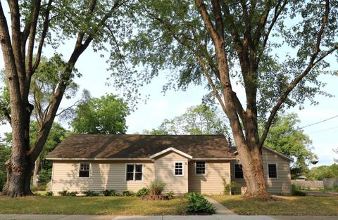 290 S Scott St, Newaygo, MI 49337