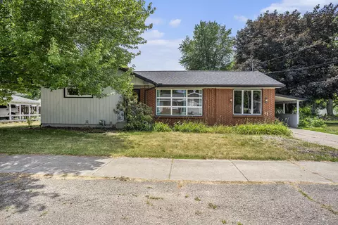 108 Paras Hill Dr, Hartford, MI 49057