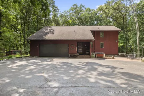 11881 Alden Pines Dr, Lowell, MI 49331