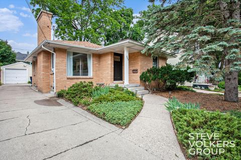 265 Gladstone Dr SE, East Grand Rapids, MI 49506