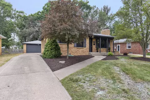 912 Ariebill St SW, Wyoming, MI 49509