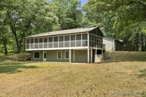 11287 Sandy Bottom Rd NE, Rockford, MI 49341
