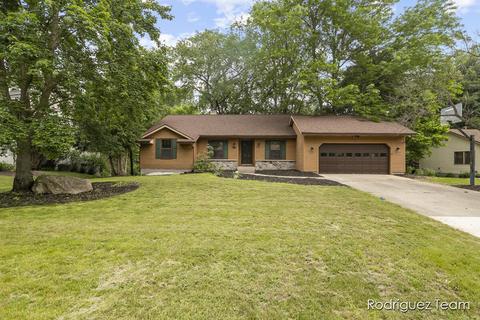 6426 Scarborough Dr SE, Ada, MI 49301