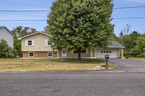 159 Colonial Dr, Augusta, MI 49012