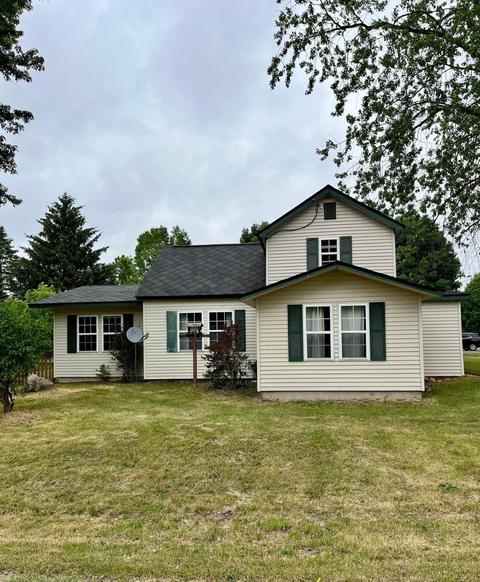 324 W South St, Athens, MI 49011