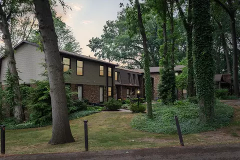 2587 Chatham Woods Dr SE, Grand Rapids, MI 49546