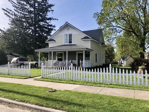 206 E Broadway St, Scottville, MI 49454