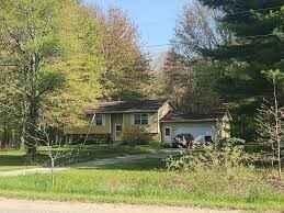 6060 E Pontaluna Rd, Fruitport, MI 49415