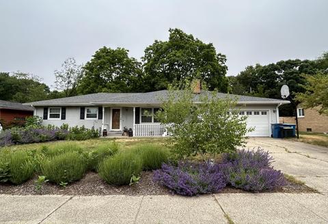 1015 Orchard Ave, Grand Haven, MI 49417