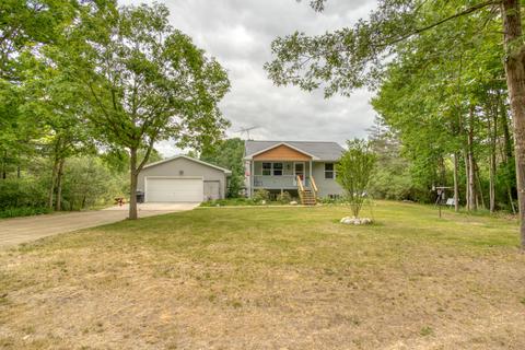 11778 Red Feather Ln, Stanwood, MI 49346