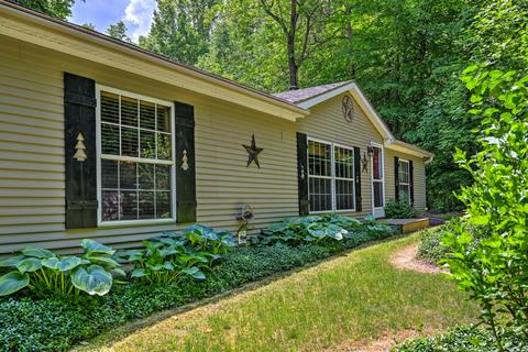 18795 Chain Lake St, Cassopolis, MI 49031
