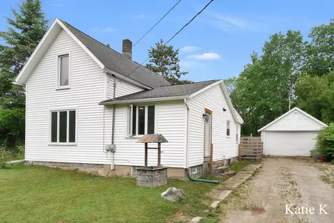 331 S Main St, Kent City, MI 49330