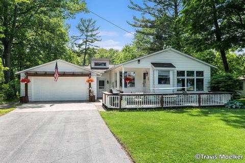 6591 Bixler Rd, Beulah, MI 49617