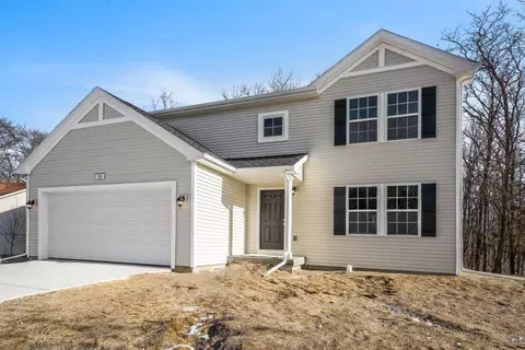 819 Harvest Dr, Wayland, MI 49348