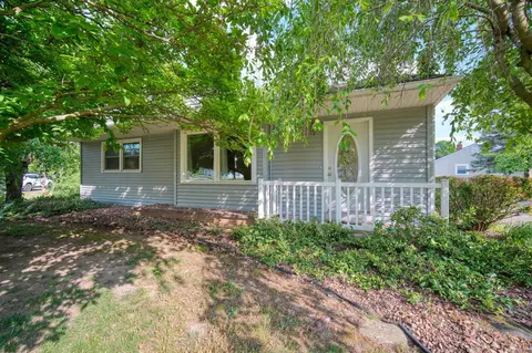 121 W Southfield Dr, Jackson, MI 49203