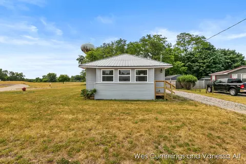 705 Harroun St, Belding, MI 48809 photo 3