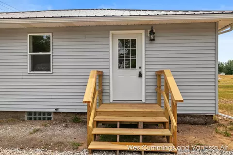 705 Harroun St, Belding, MI 48809 photo 6