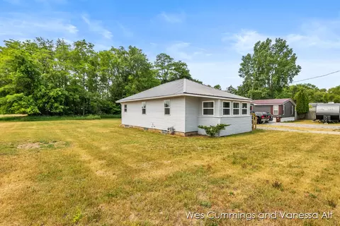 705 Harroun St, Belding, MI 48809 photo 4