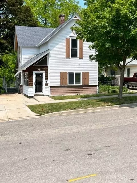 617 Grove St, Petoskey, MI 49770