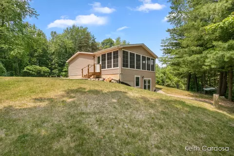 1984 Stamm Rd, Dowling, MI 49050