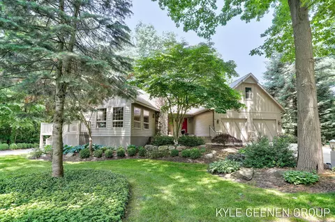 773 Old Town Rd, Holland, MI 49424