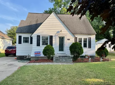 196 E 34th St, Holland, MI 49423