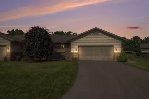 4281 Oakridge Dr NW, Walker, MI 49534