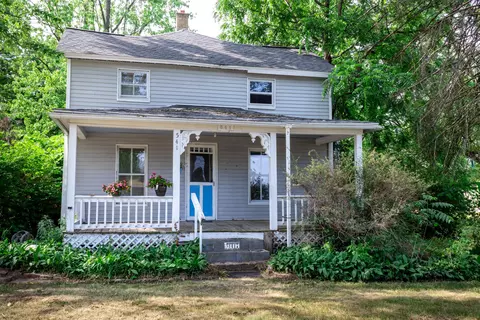 541 W Cherry St, Wayland, MI 49348